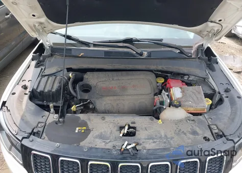 2019 Jeep Compass Latitude 4X4 from USA, damaged, VIN 3C4NJDBB3KT704109